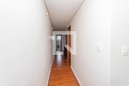 Casa para alugar com 220m², 4 quartos e 2 vagasCorredor 