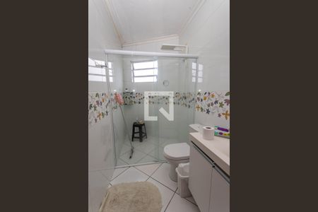 Casa para alugar com 220m², 4 quartos e 2 vagasBanheiro social 