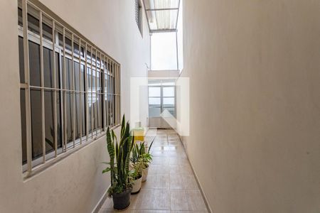 Casa para alugar com 220m², 4 quartos e 2 vagasCorredor externo 