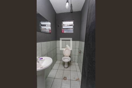 Casa para alugar com 220m², 4 quartos e 2 vagasSalão - banheiro 1