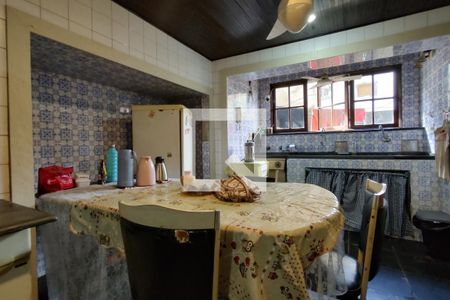 Casa de condomínio à venda com 437m², 4 quartos e 1 vagaCozinha - Armários