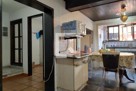 Casa de condomínio à venda com 437m², 4 quartos e 1 vagaCozinha - Armários