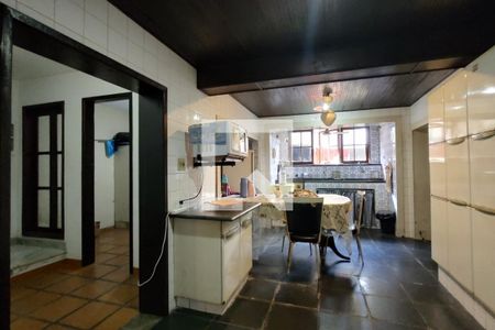 Casa de condomínio à venda com 437m², 4 quartos e 1 vagaCozinha - Armários