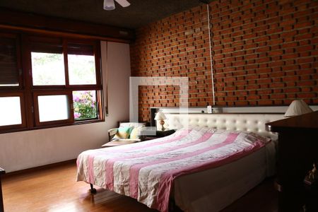 Casa à venda com 740m², 4 quartos e 2 vagasSuíte