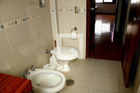 Casa à venda com 740m², 4 quartos e 2 vagasDetalhe do Banheiro da Suite