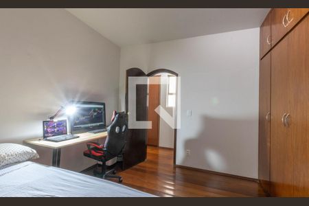 Apartamento à venda com 244m², 4 quartos e 3 vagasQuarto 2