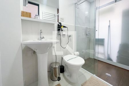 Banheiro de kitnet/studio para alugar com 1 quarto, 33m² em Bela Vista, São Paulo