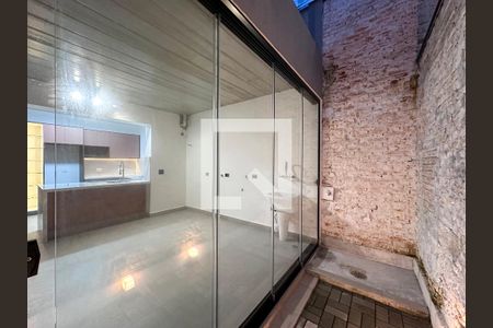 Casa à venda com 110m², 2 quartos e 1 vagaVaranda Fundos