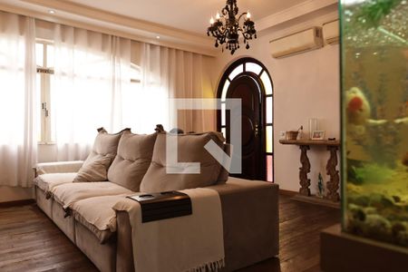 Casa para alugar com 400m², 4 quartos e 6 vagassala