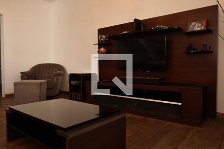 Casa para alugar com 400m², 4 quartos e 6 vagassala