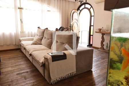 Casa para alugar com 400m², 4 quartos e 6 vagassala