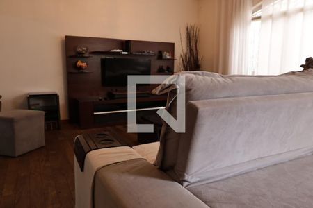 Casa para alugar com 400m², 4 quartos e 6 vagassala