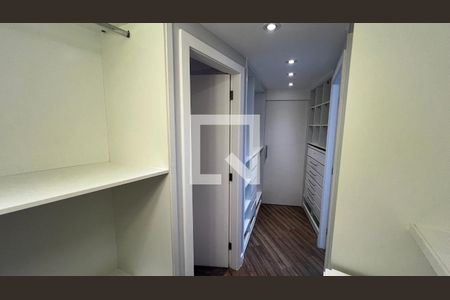 Apartamento para alugar com 180m², 3 quartos e 2 vagas Apartamento para alugar com 180m², 3 quartos e 2 vagasCloset da suíte