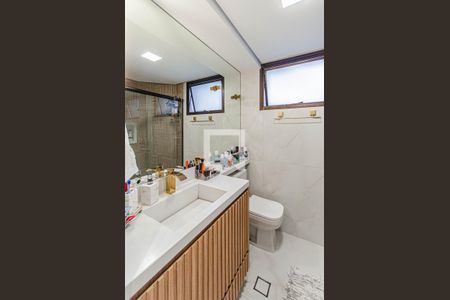 Apartamento à venda com 120m², 3 quartos e 2 vagas Apartamento à venda com 120m², 3 quartos e 2 vagasBanheiro da Suíte