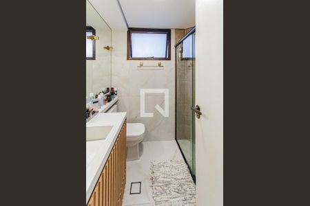 Apartamento à venda com 120m², 3 quartos e 2 vagas Apartamento à venda com 120m², 3 quartos e 2 vagasBanheiro da Suíte