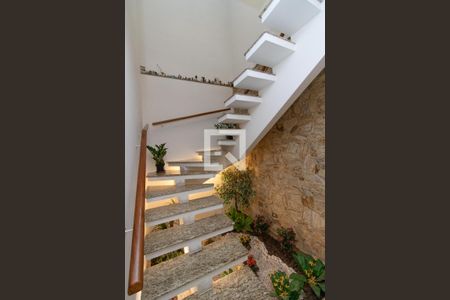 Escada de casa à venda com 3 quartos, 259m² em Vila Medeiros, São Paulo