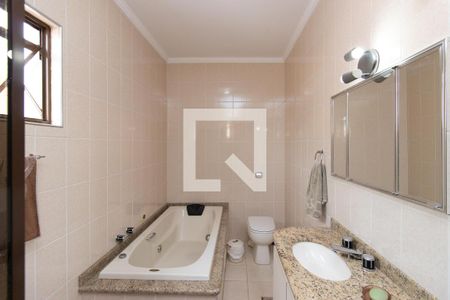 Casa à venda com 259m², 3 quartos e 2 vagasBanheiro da Suíte