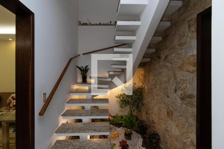 Escada de casa à venda com 3 quartos, 259m² em Vila Medeiros, São Paulo
