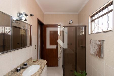 Casa à venda com 259m², 3 quartos e 2 vagasBanheiro da Suíte