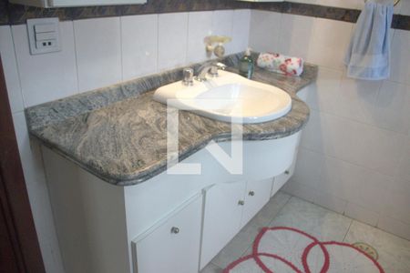 Casa para alugar com 350m², 4 quartos e 5 vagasBanheiro Social