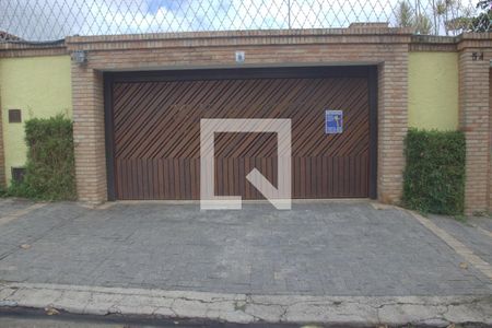 Casa para alugar com 350m², 4 quartos e 5 vagasFachada