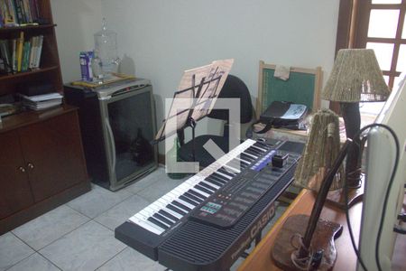 Casa para alugar com 350m², 4 quartos e 5 vagasEscritório 1