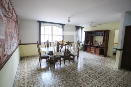 Sala de casa à venda com 5 quartos, 400m² em Pechincha, Rio de Janeiro