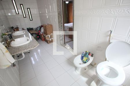 Casa à venda com 400m², 5 quartos e 4 vagasBanheiro da Suíte 2