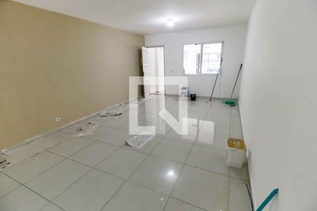 Sala de casa para alugar com 3 quartos, 250m² em Jardim Oliveiras, Taboão da Serra
