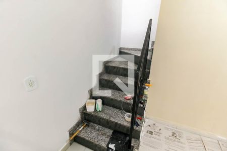 Escada de cesso para Quartos de casa para alugar com 3 quartos, 250m² em Jardim Oliveiras, Taboão da Serra