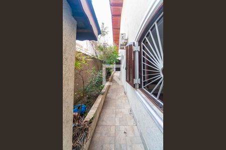 Casa para alugar com 150m², 3 quartos e 5 vagasCorredor externo