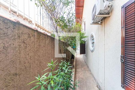 Casa para alugar com 150m², 3 quartos e 5 vagasCorredor externo