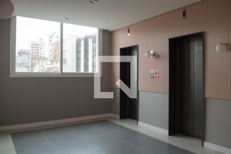 Studio à venda com 28m², 1 quarto e sem vagaElevadores