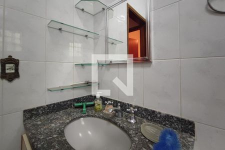 Casa para alugar com 126m², 3 quartos e 2 vagasBanheiro Social
