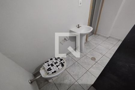 Banheiro Social de kitnet/studio para alugar com 1 quarto, 29m² em Jardim Florestan Fernandes, Ribeirão Preto