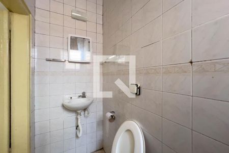 Banheiro de casa para alugar com 1 quarto, 80m² em Vila Firmiano Pinto, São Paulo
