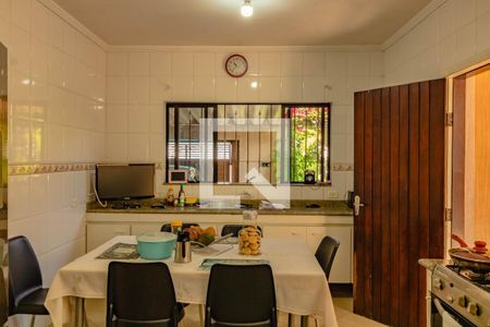 Casa à venda com 270m², 4 quartos e 4 vagasCozinha 