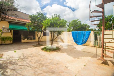 Casa à venda com 275m², 3 quartos e 2 vagasPátio