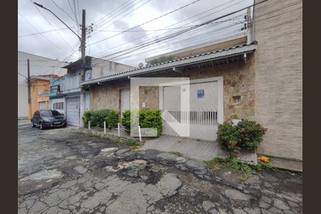 Casa à venda com 240m², 3 quartos e 3 vagas Casa à venda com 240m², 3 quartos e 3 vagasFachada