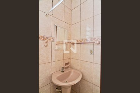 Banheiro de kitnet/studio para alugar com 1 quarto, 35m² em Piqueri, São Paulo