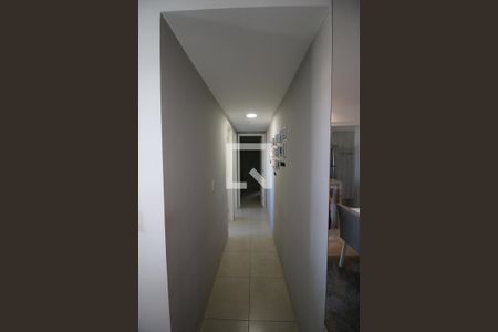 Sala - Corredor de apartamento para alugar com 2 quartos, 61m² em Olaria, Rio de Janeiro