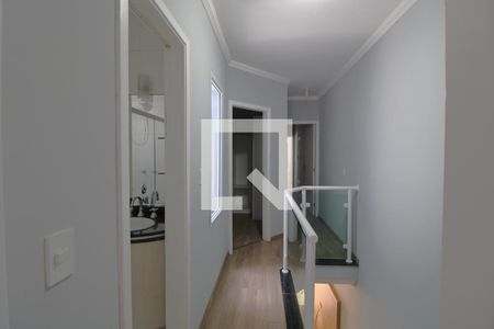 Corredor entre os quartos de casa para alugar com 3 quartos, 92m² em Vila Campo Grande, São Paulo