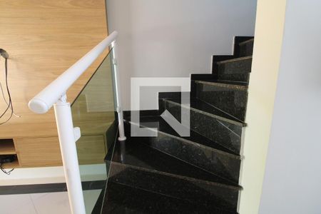 Escada de casa para alugar com 3 quartos, 92m² em Vila Campo Grande, São Paulo
