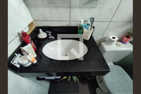 Banheiro suite de apartamento à venda com 3 quartos, 63m² em Sapucaia, Contagem