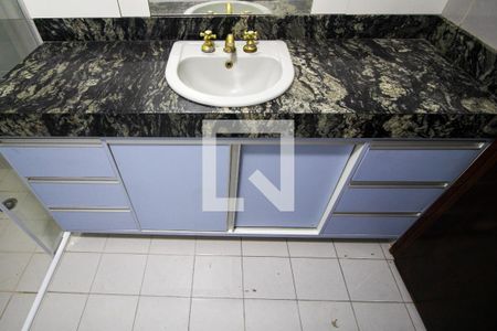 Casa para alugar com 336m², 4 quartos e 3 vagas Casa para alugar com 336m², 4 quartos e 3 vagasBanheiro da Suíte 3
