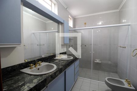 Casa para alugar com 336m², 4 quartos e 3 vagas Casa para alugar com 336m², 4 quartos e 3 vagasBanheiro da Suíte 2