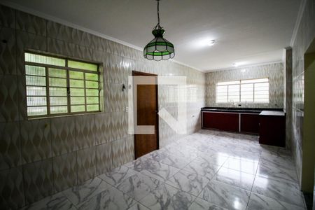 Casa para alugar com 336m², 4 quartos e 3 vagas Casa para alugar com 336m², 4 quartos e 3 vagasCozinha