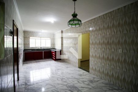 Casa para alugar com 336m², 4 quartos e 3 vagas Casa para alugar com 336m², 4 quartos e 3 vagasCozinha