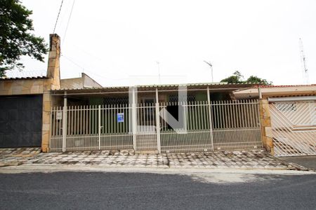 Casa para alugar com 336m², 4 quartos e 3 vagas Casa para alugar com 336m², 4 quartos e 3 vagasFachada