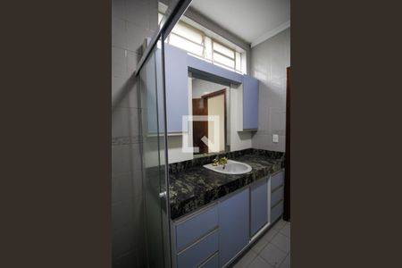 Casa para alugar com 336m², 4 quartos e 3 vagas Casa para alugar com 336m², 4 quartos e 3 vagasBanheiro da Suíte 3